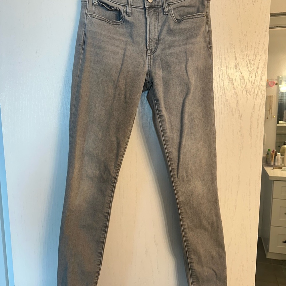 GAP Women's Skinny Jeans in Gray